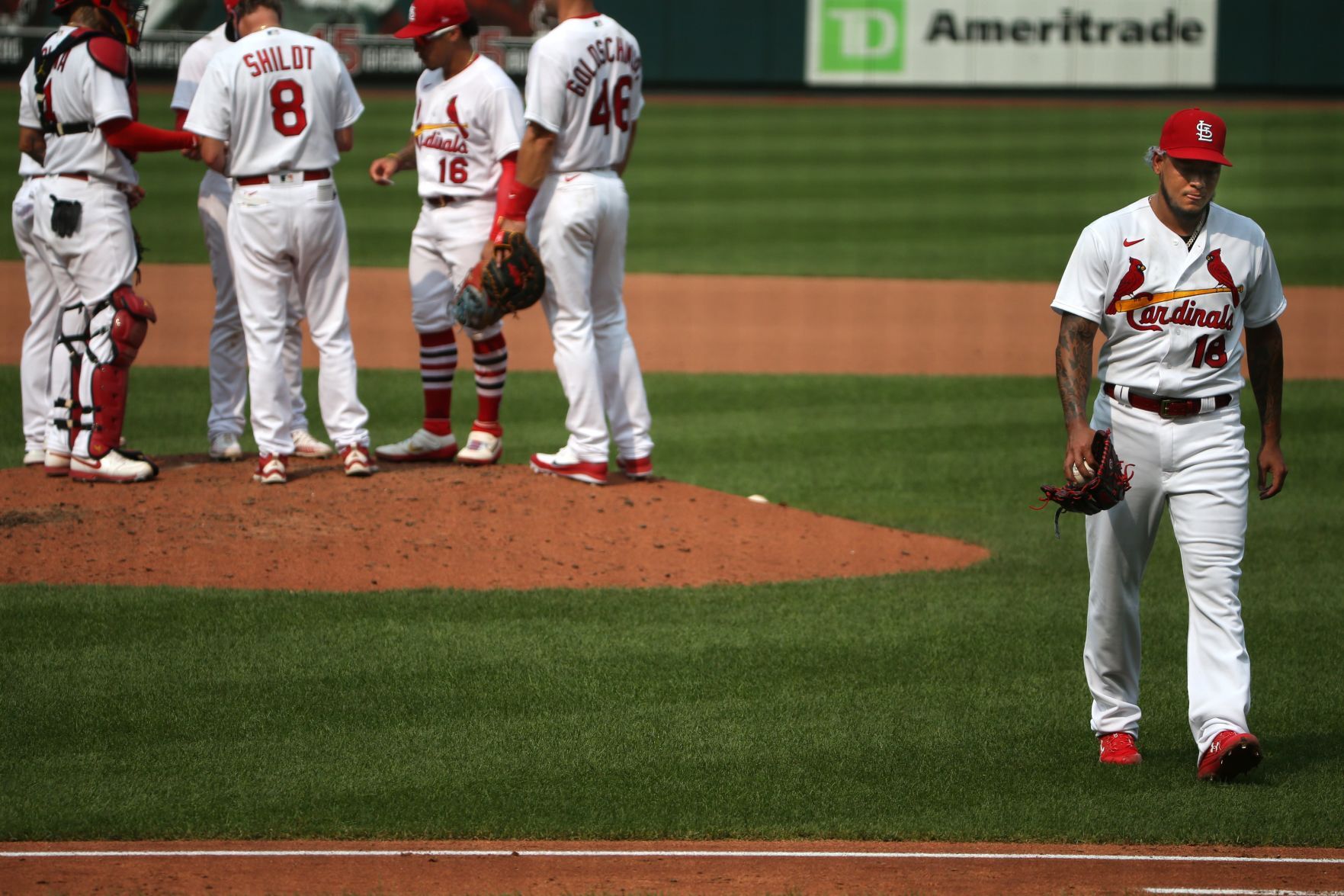 Game 1 - Twins beat Cards 7-3